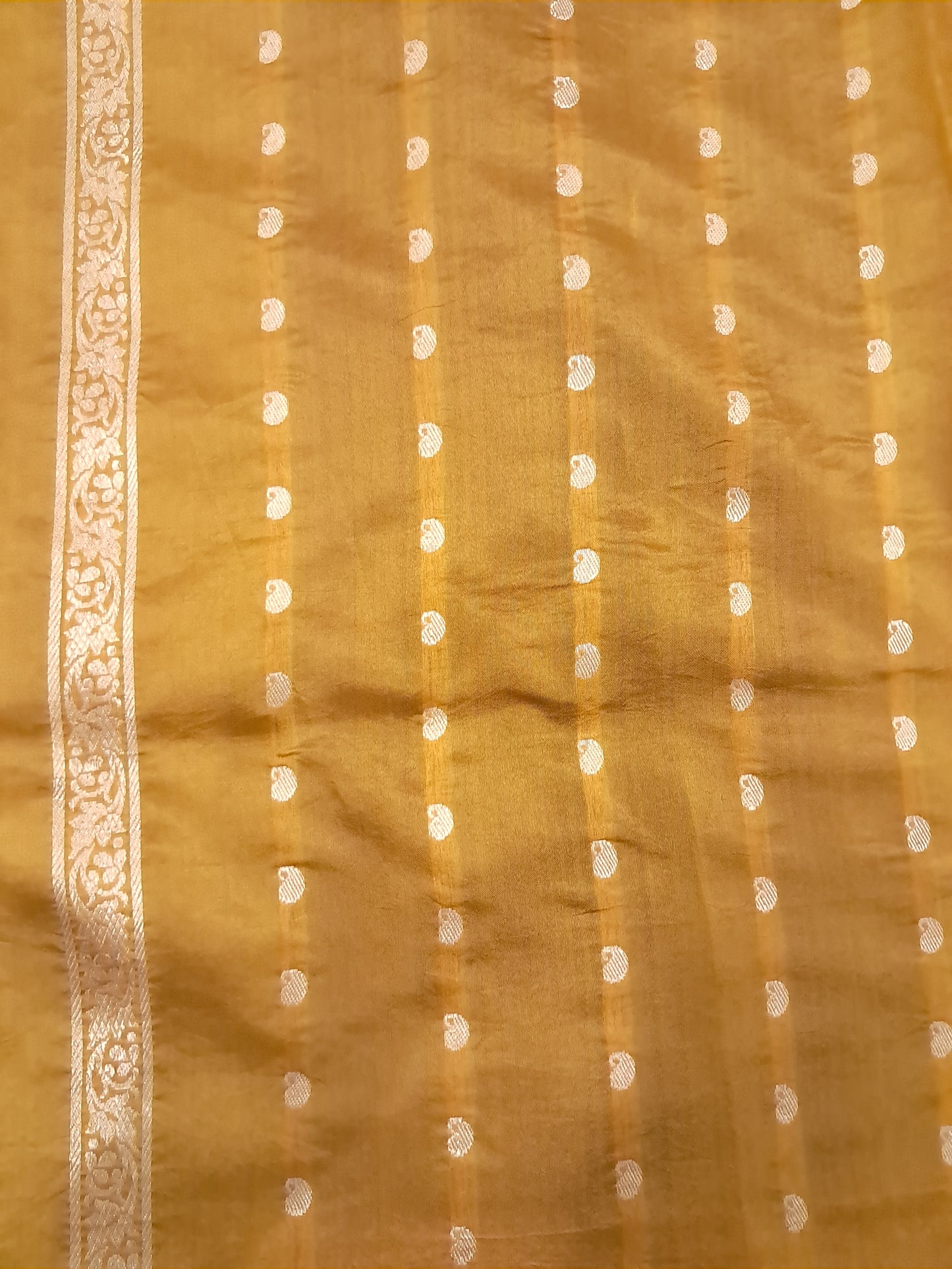 Sona Rupa Kadhwa Mango Silk Banarasi Saree