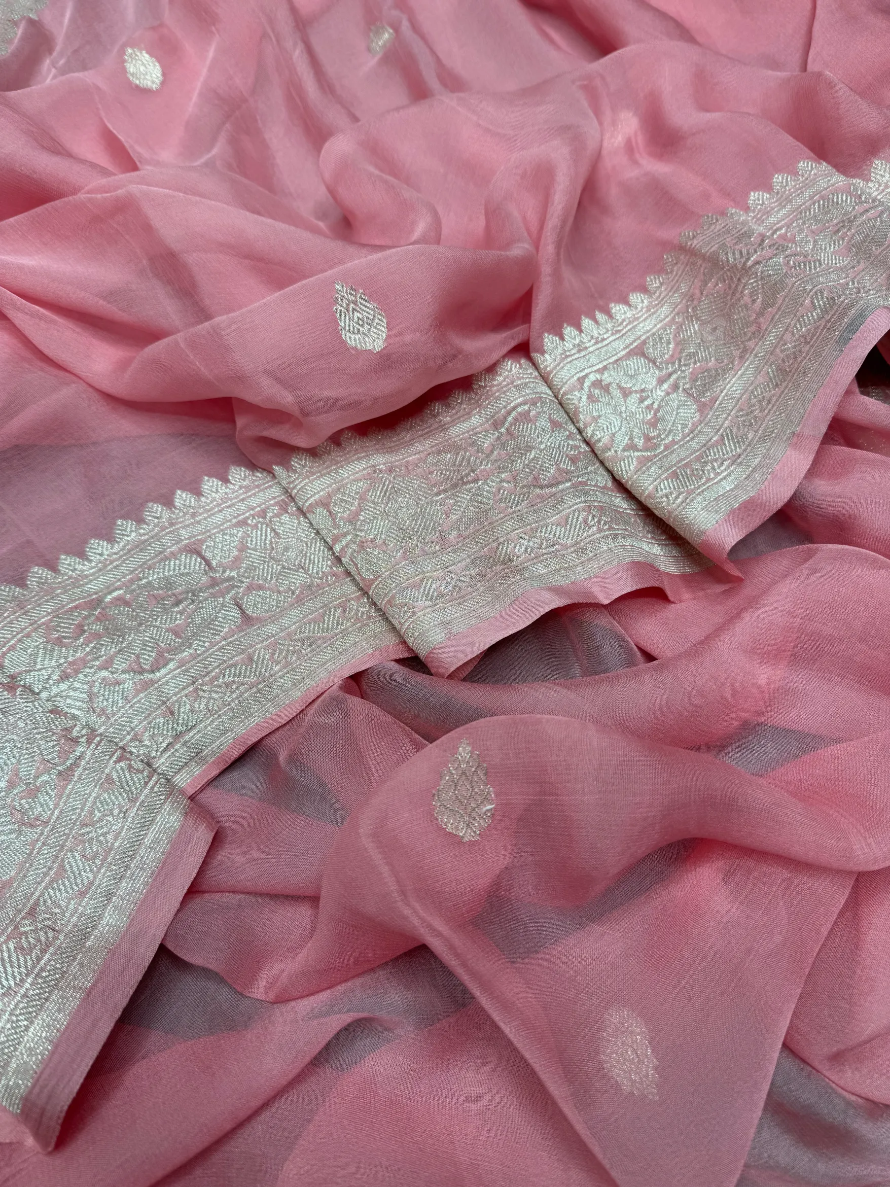 Strawberry Khaddi Chiffon Banarasi Saree - Image 3