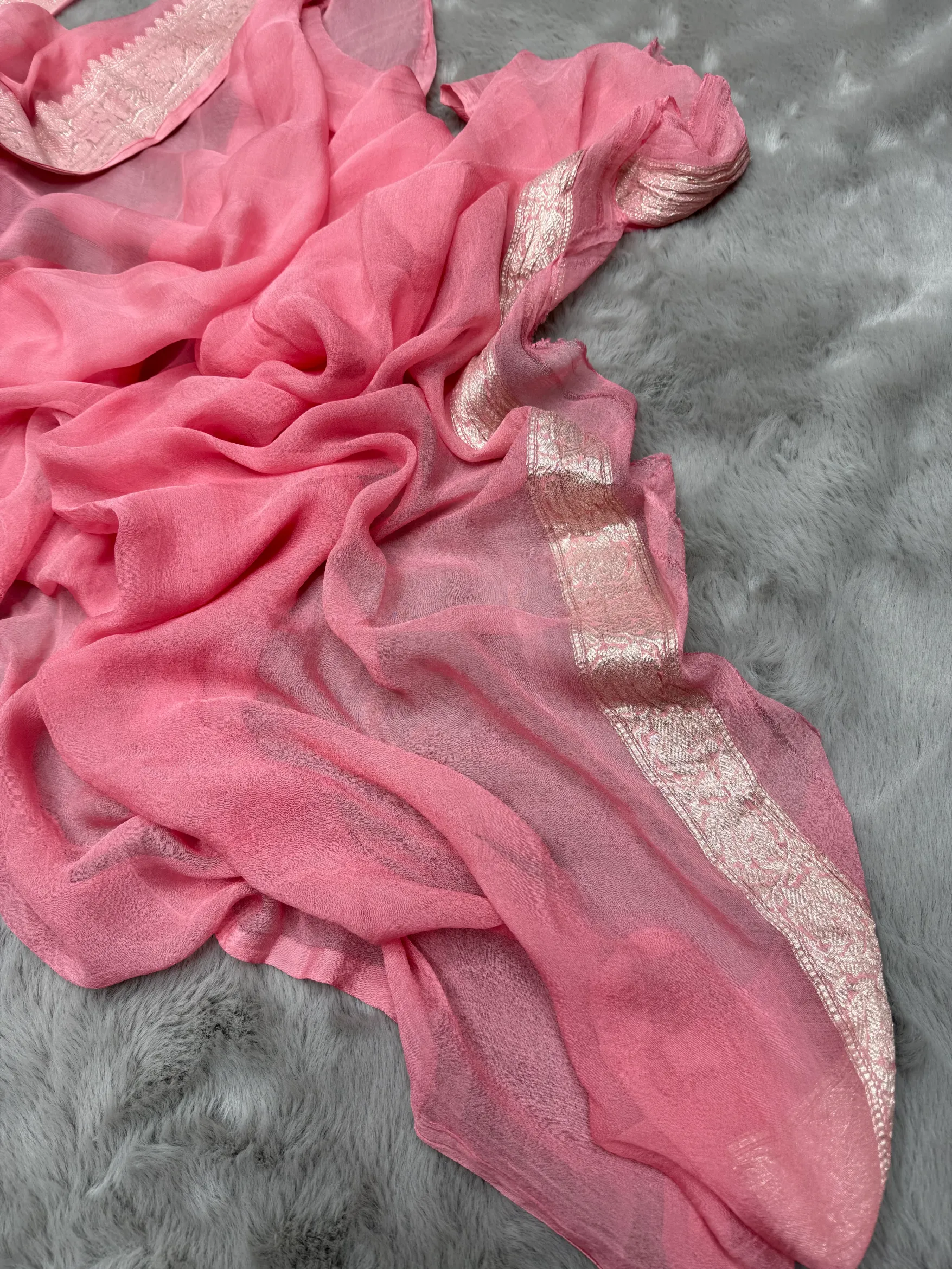 Strawberry Khaddi Chiffon Banarasi Saree - Image 4