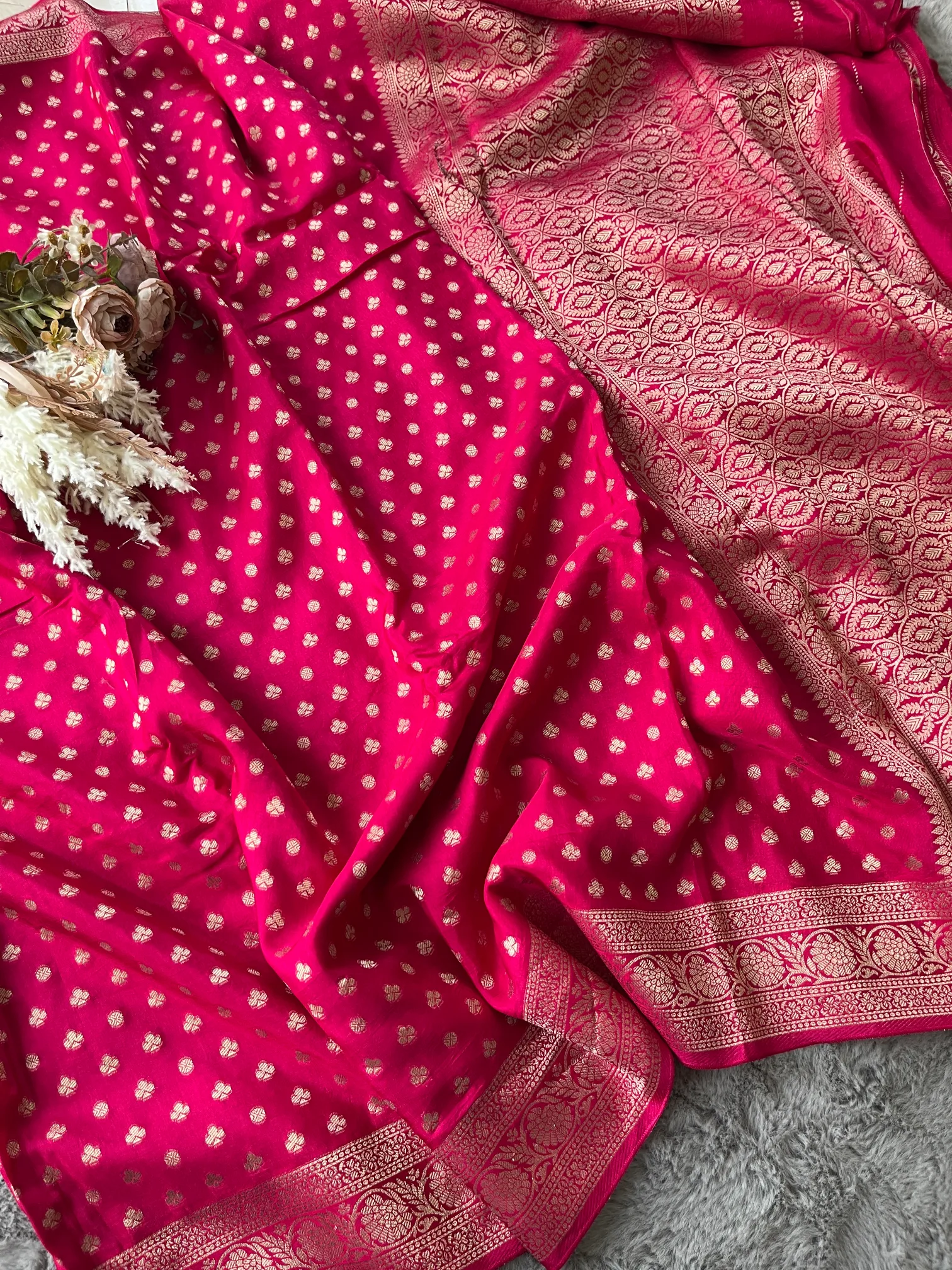 Rani Taj Buti Munga Silk Saree - Image 2