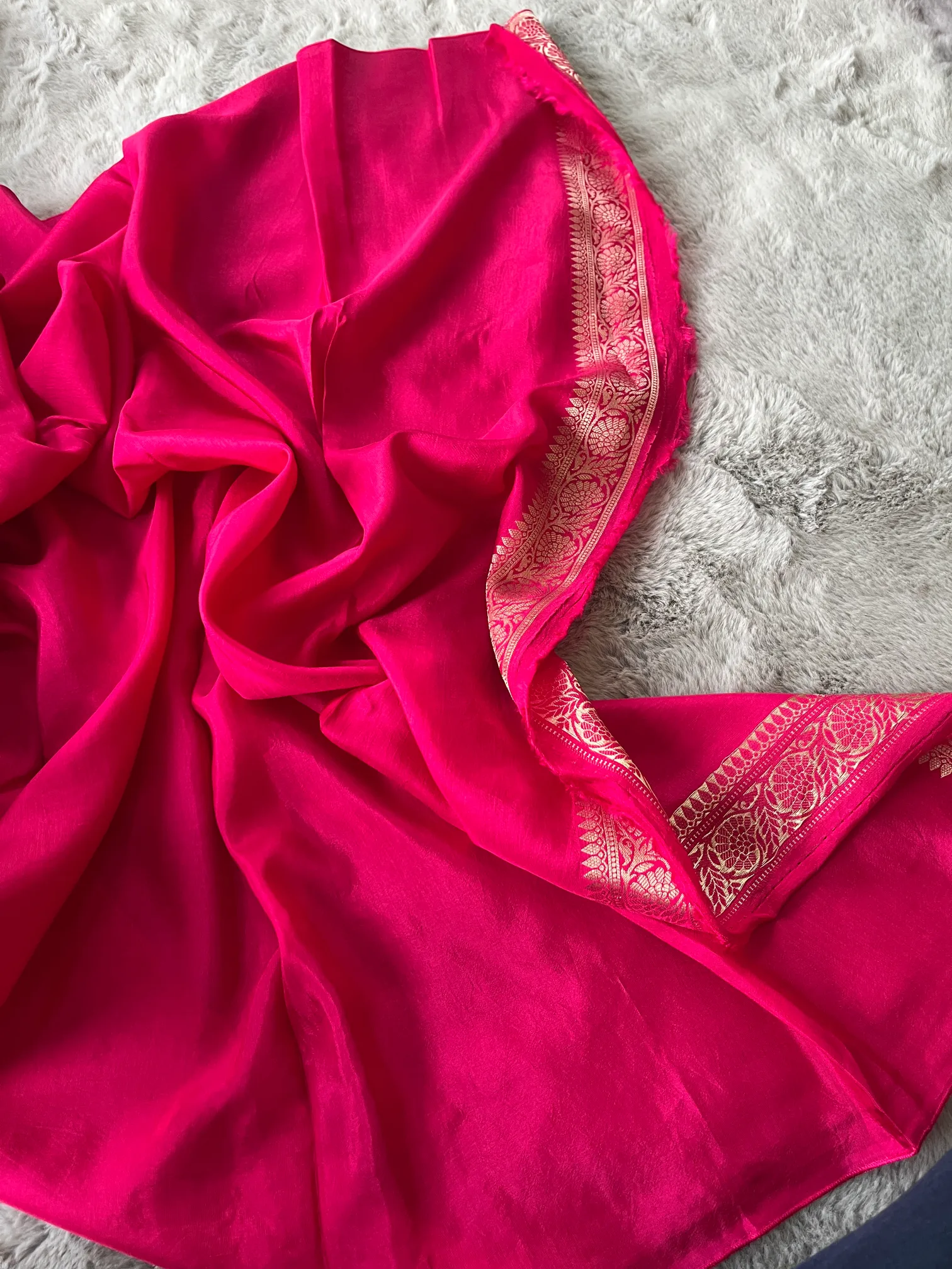 Rani Taj Buti Munga Silk Saree - Image 3