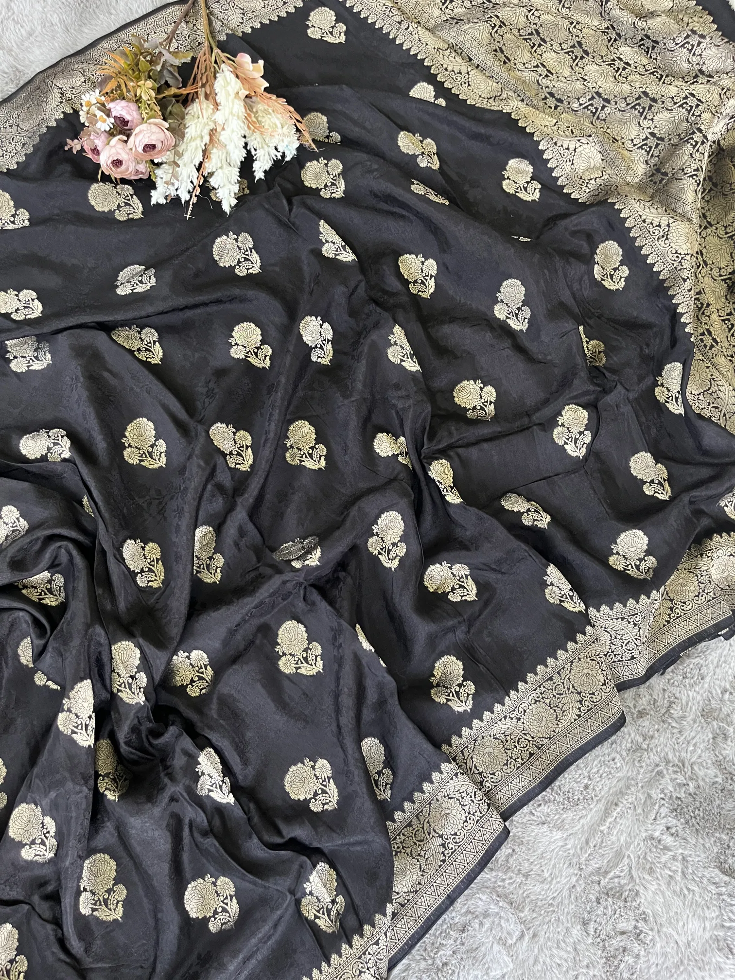 Black Tanchui Buti Munga Silk Saree