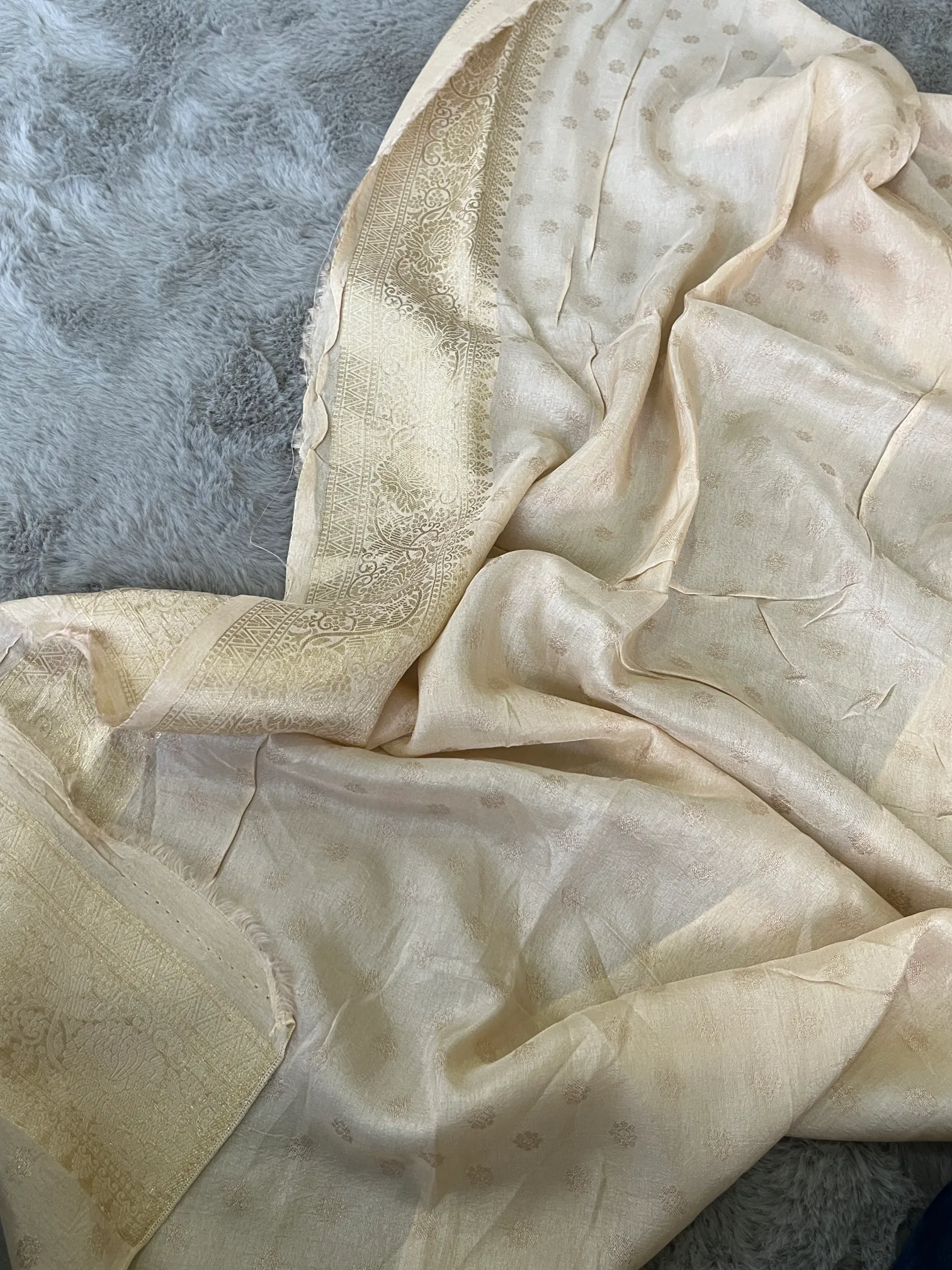 Beige Tanchui Buti Munga Silk Saree - Image 3