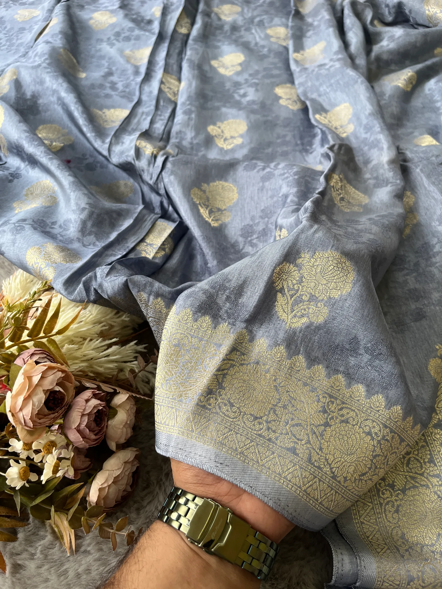 Grey Tanchui Buti Munga Silk Saree - Image 2
