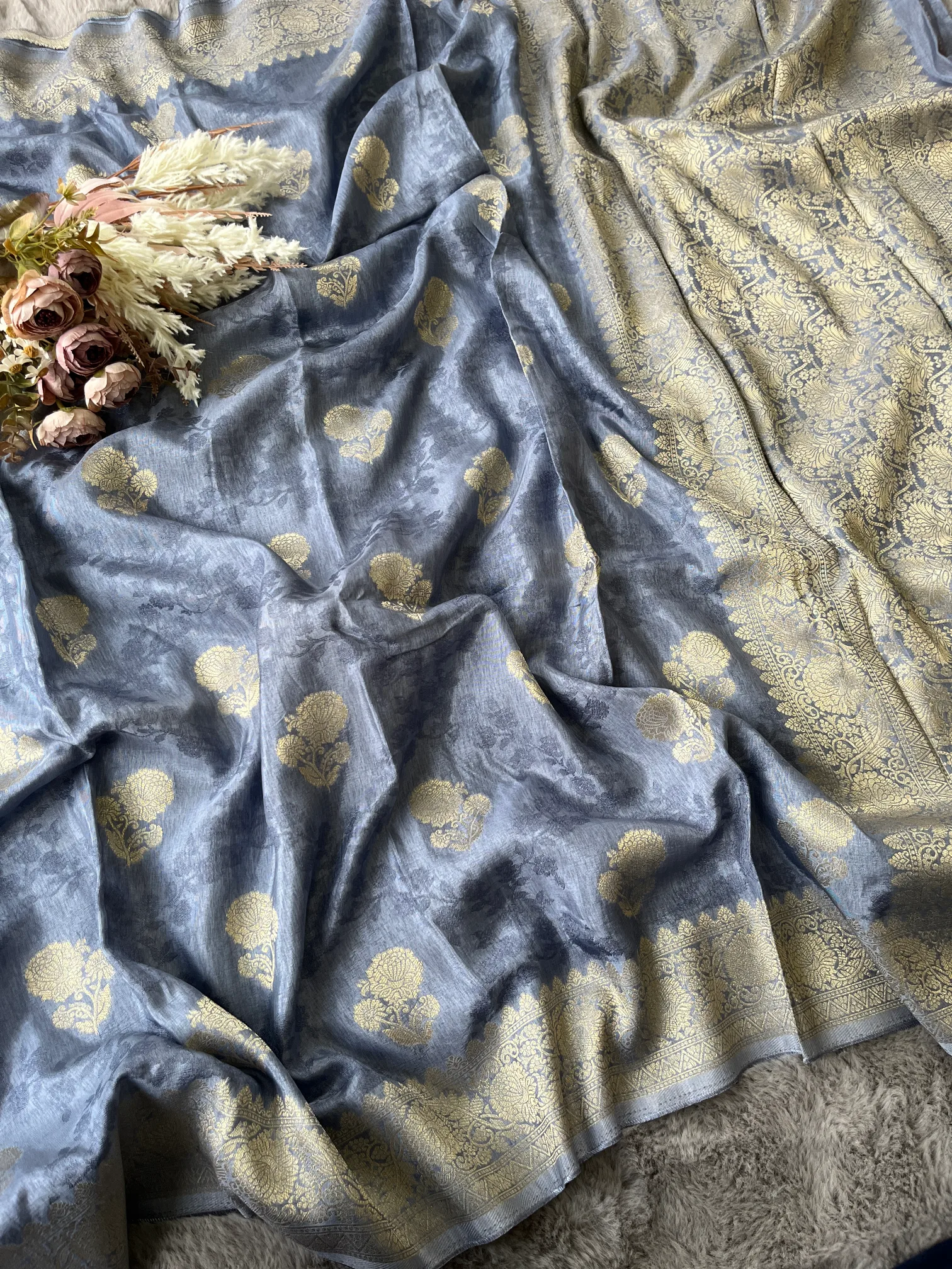 Grey Tanchui Buti Munga Silk Saree - Image 3