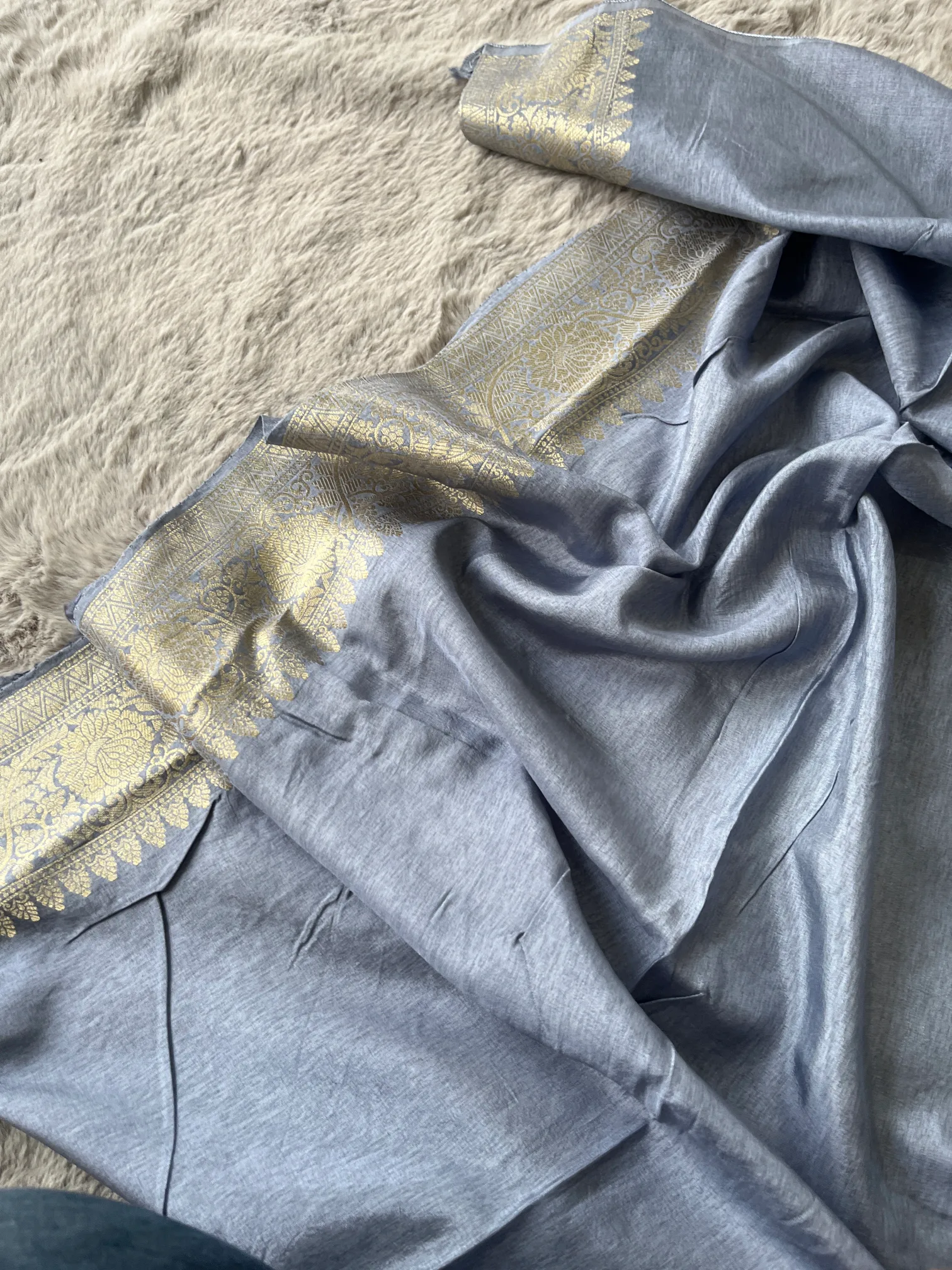 Grey Tanchui Buti Munga Silk Saree - Image 4