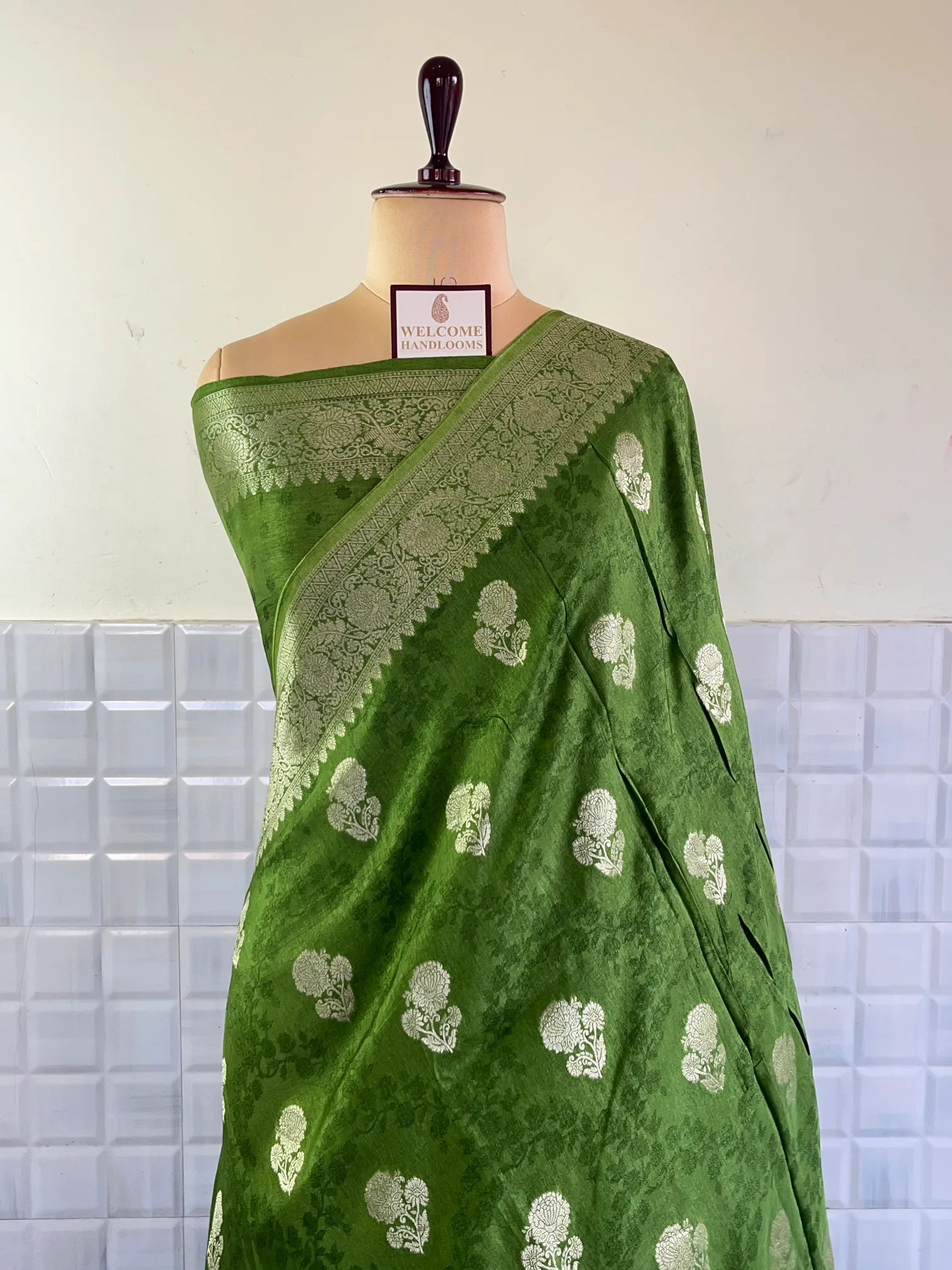 Mehendi Tanchui Buti Munga Silk Saree