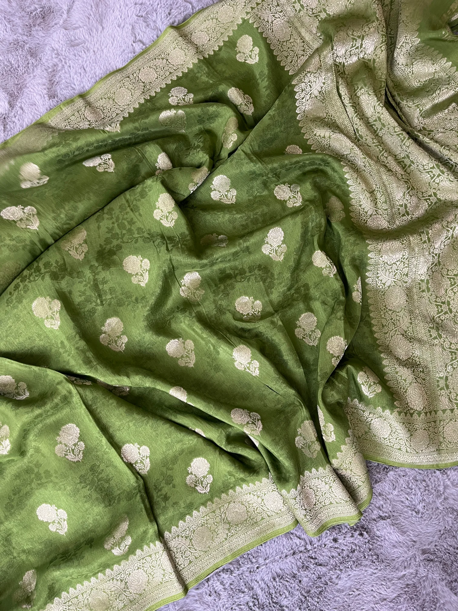 Mehendi Tanchui Buti Munga Silk Saree - Image 3