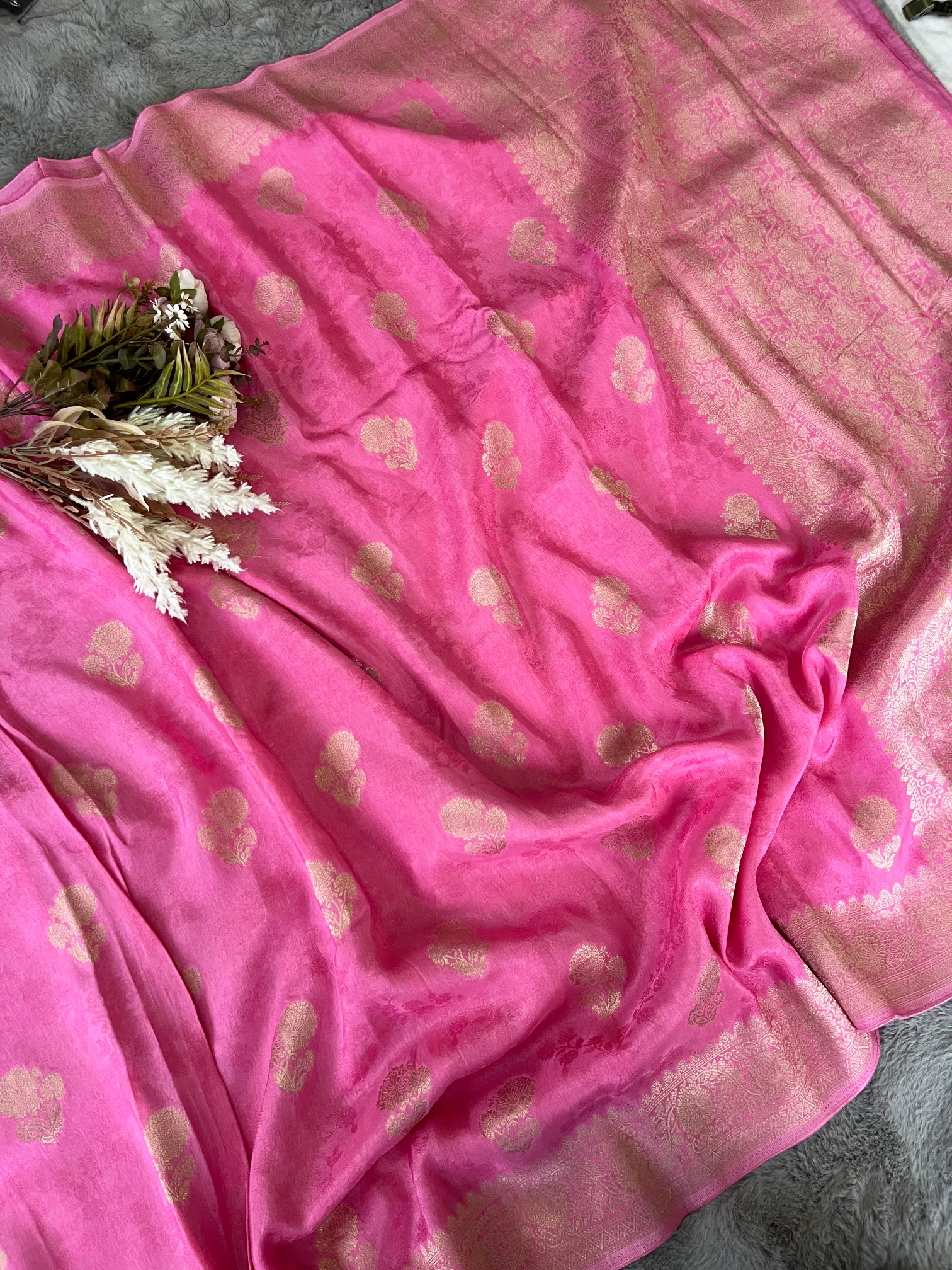 Pink Tanchui Buti Munga Silk Saree - Image 3