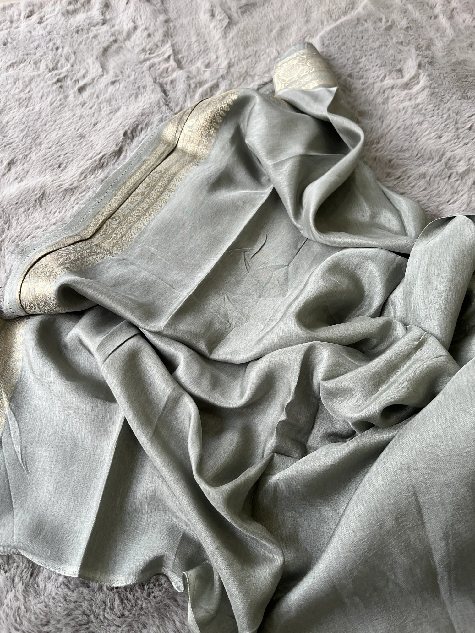 Grey Banarasi Buti Munga Silk Saree - Image 3