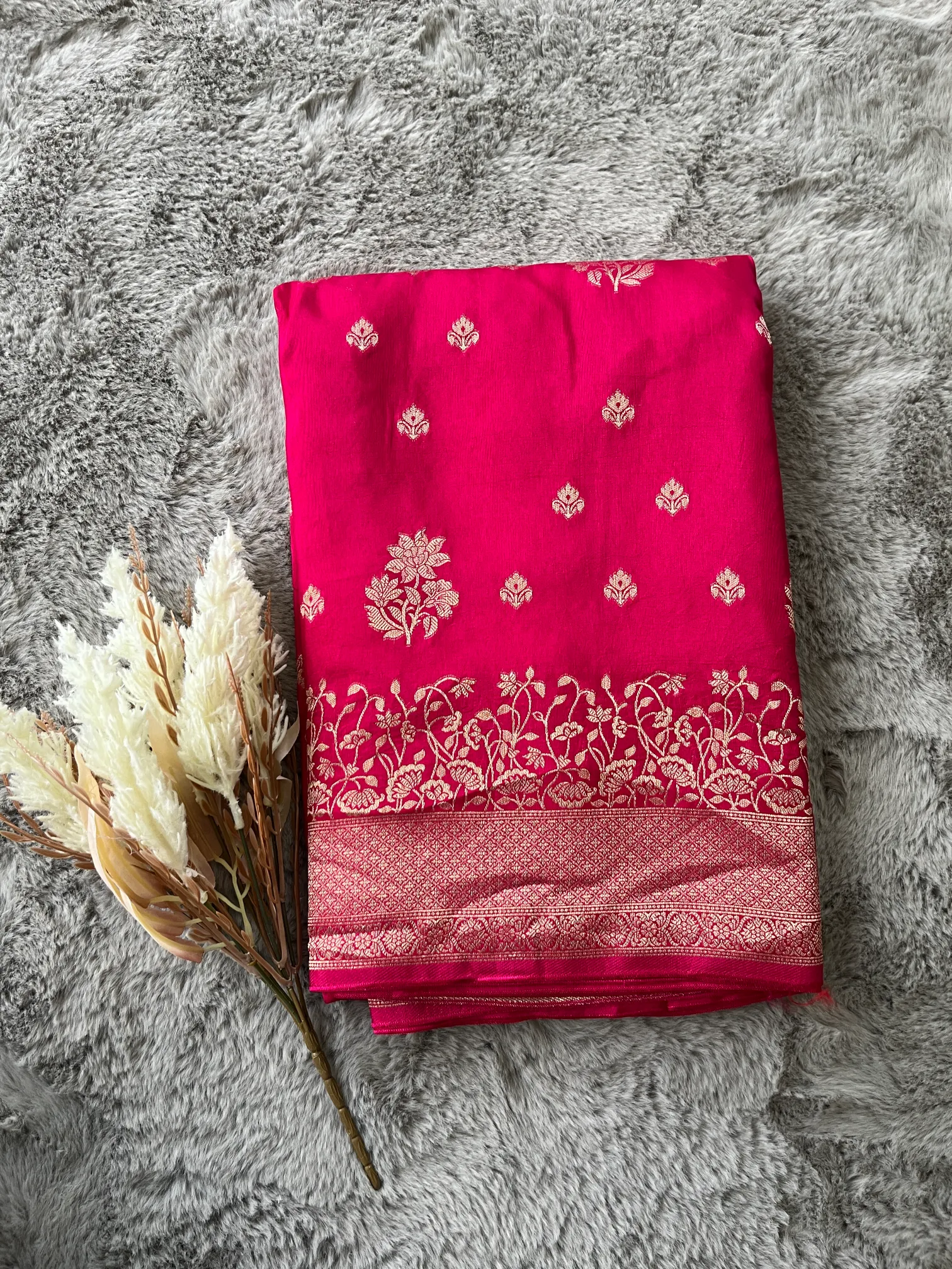 Rani Mashroom Buti Munga Silk Saree - Image 2