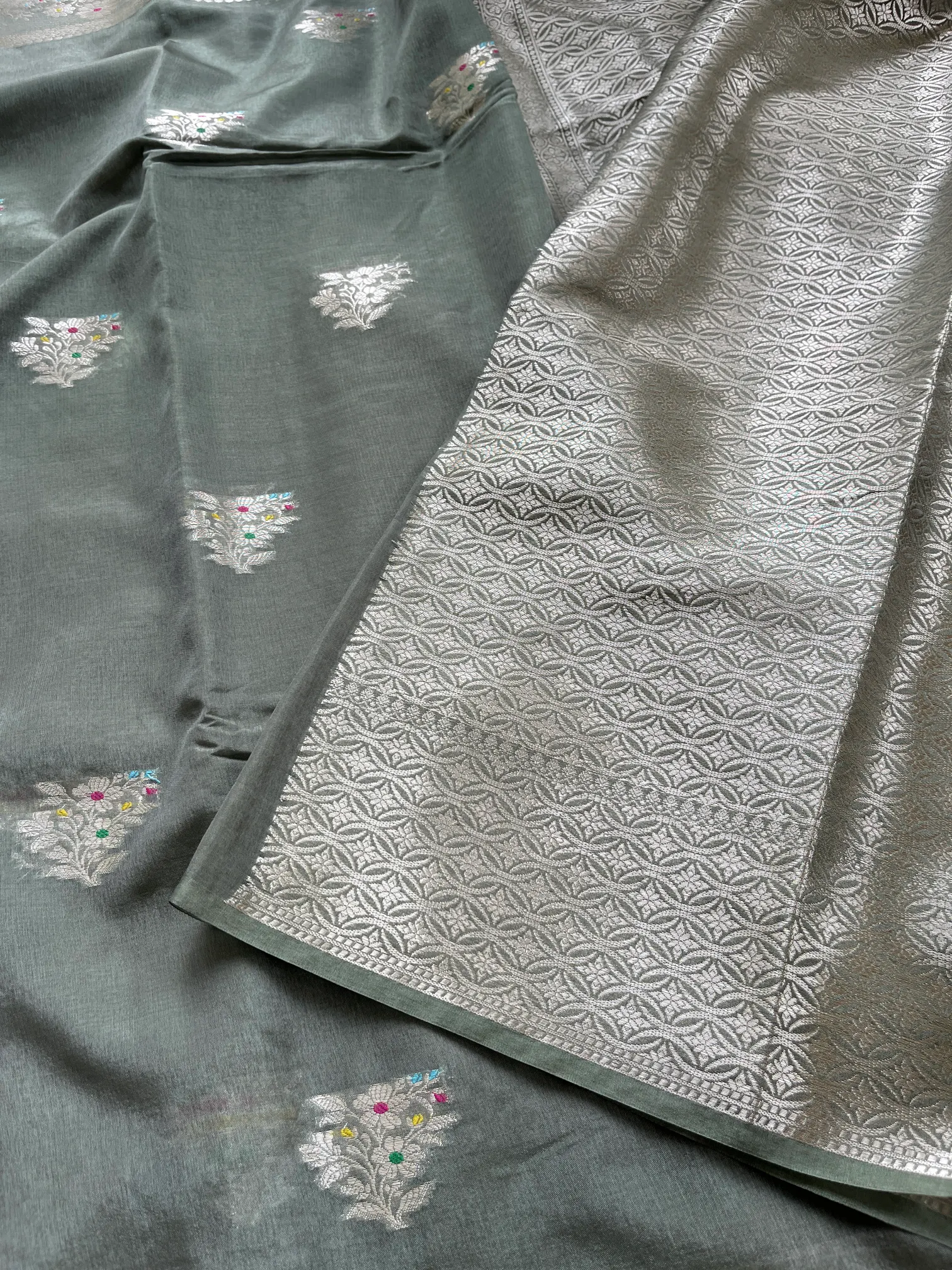 Grey Minakari Viscose Silk Banarasi Saree - Image 4