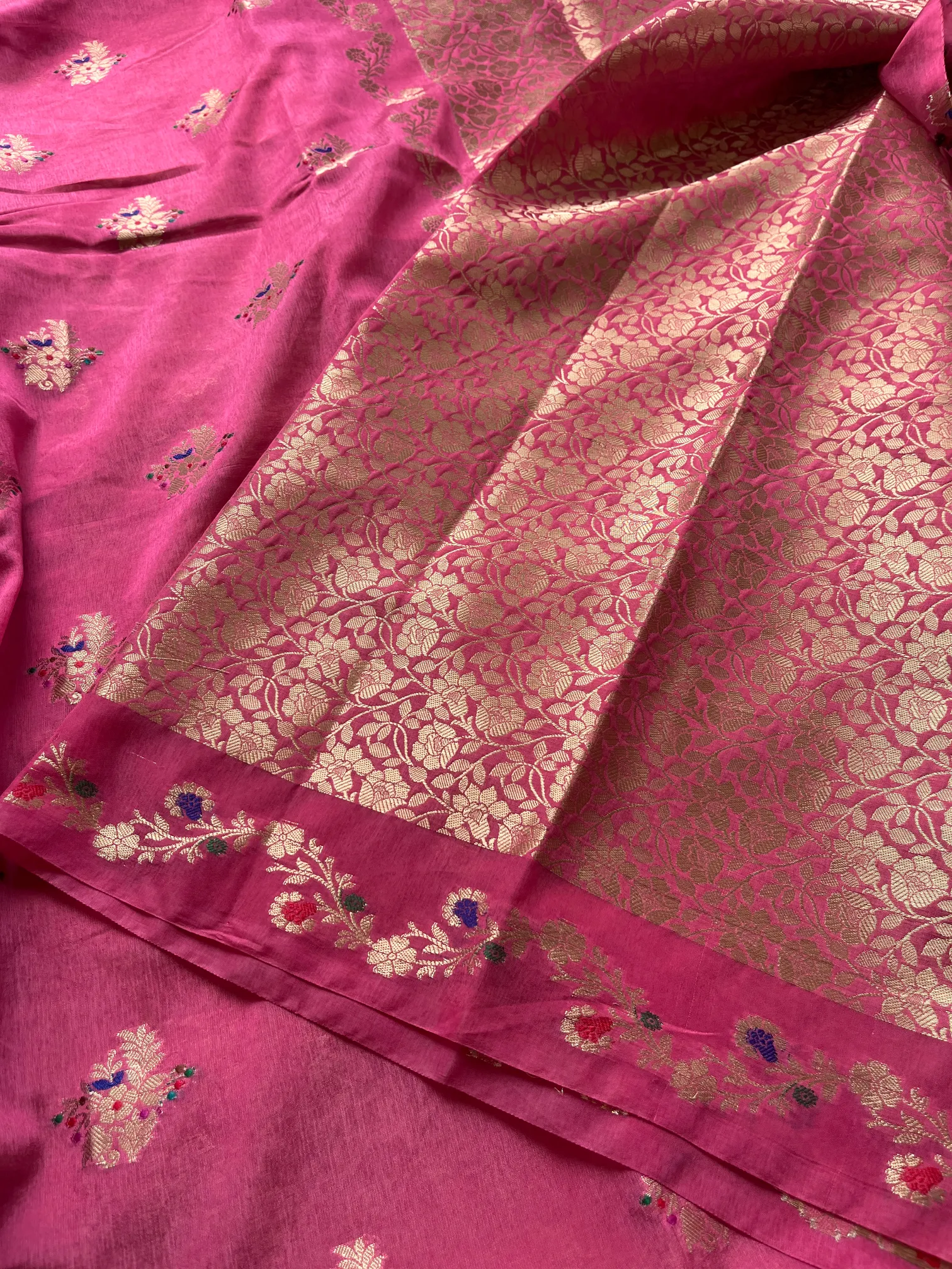 Strawberry Minakari Viscose Silk Banarasi Saree - Image 4